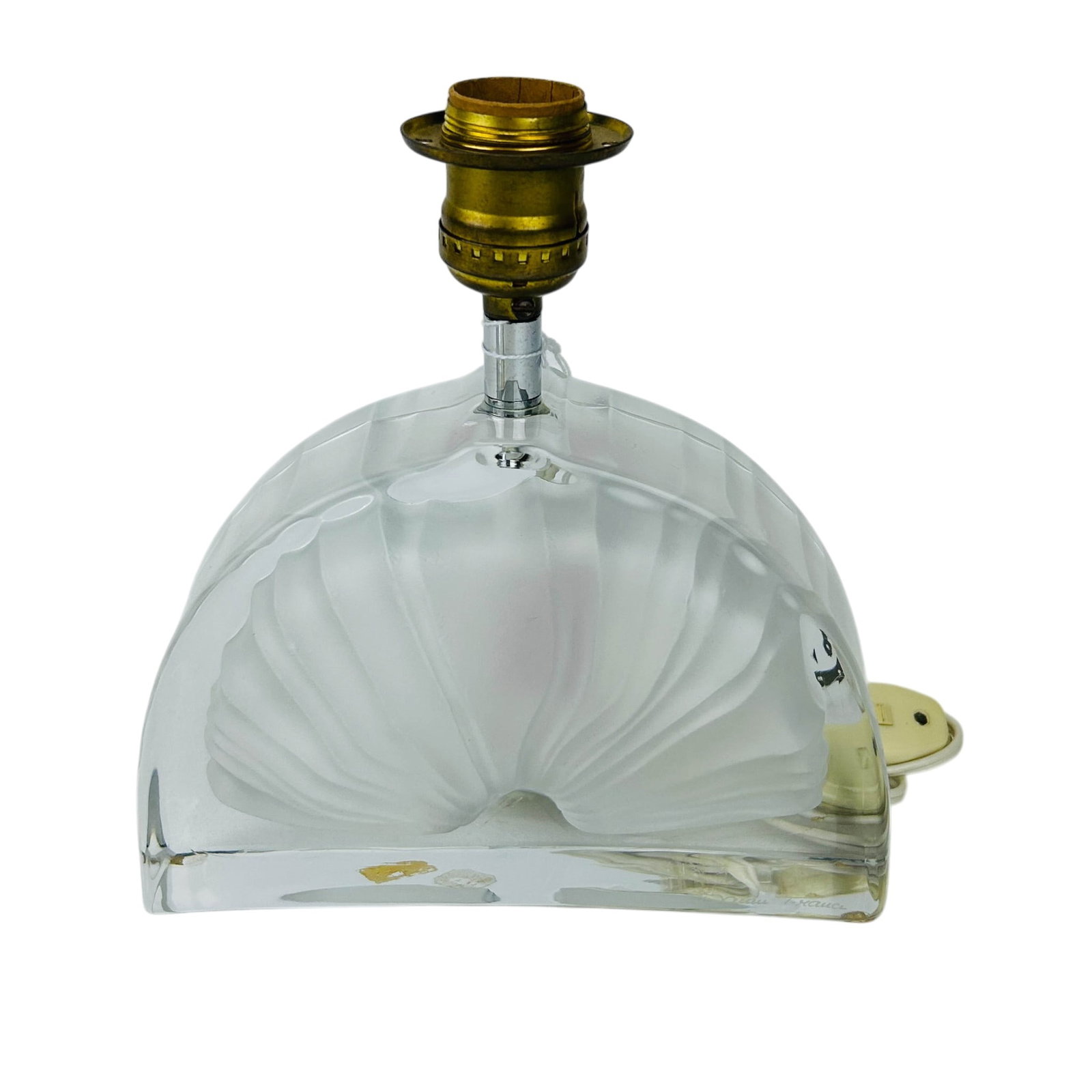 Daum France Mid Century Frosted Crystal Desk Lamp: Mid century modern Daum French table light fixture. Features a heavy clear semi circular half moon outer block housing an internal frosted glass scalloped shell design. Topped with a brass socket and 