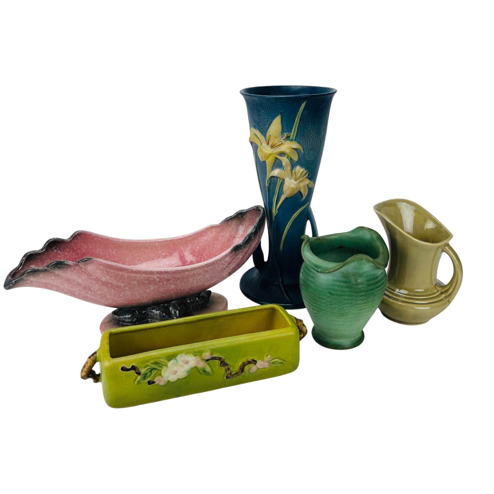 Roseville Weller Hull Art Pottery Vase Bowl Jug 5p: Collection of five American art pottery pieces comprising three Roseville patterns. An Apple Blossom rectangular planter in green glaze with applied floral decoration, shape 368-8; a creamware ewer, s