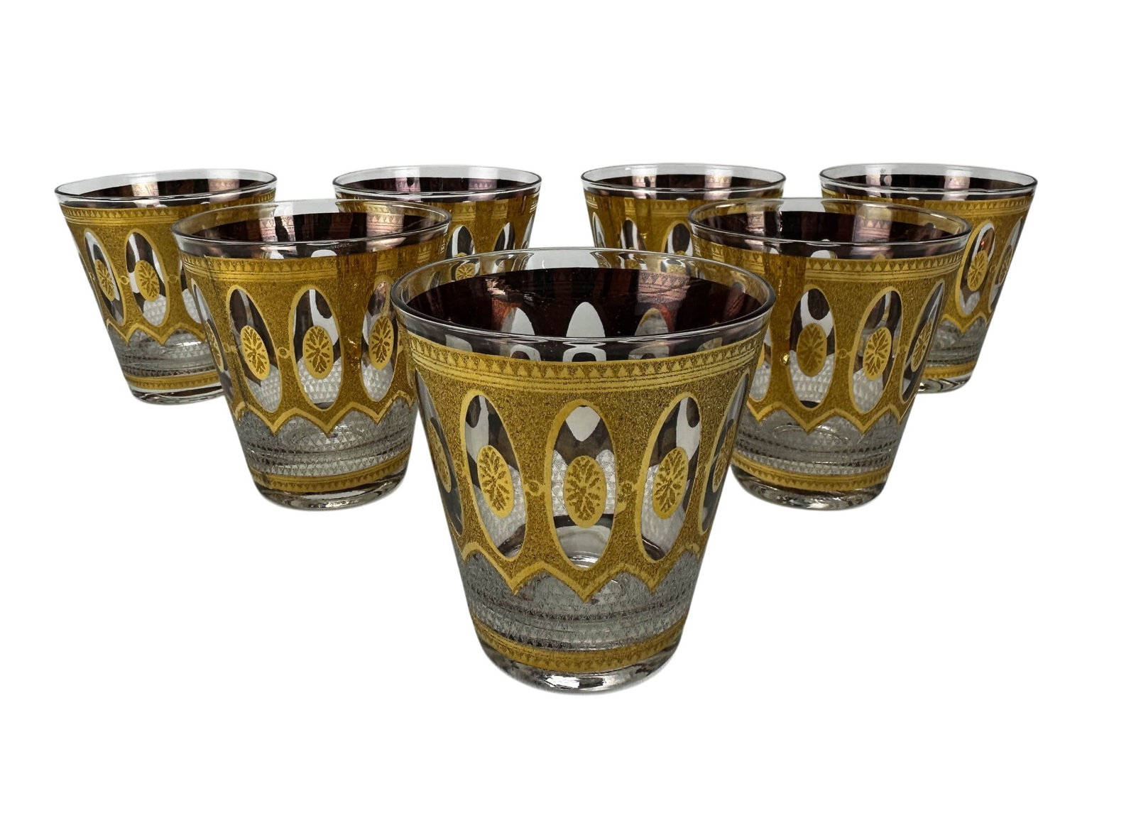 Culver Regency White Double Old Fashion Glasses 7p: Lot of seven American origin Mid Century Modern crystal barware glasses by Culver in the retired Regency White pattern. Each features raised 22K gold decoration with triangle-shaped diamond embossed t