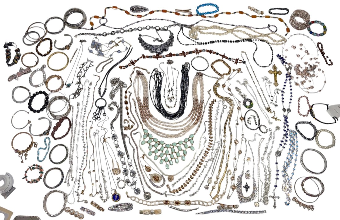 Assorted Vintage Fashion Costume Jewelry 98pc LOT: Lot of 98 costume jewelry and fashion accessory pieces including bracelets, necklaces, earrings, brooches, crosses, rosaries, hair clips, faux pearl jewelry, gemstone and stone-look bead jewelry, and