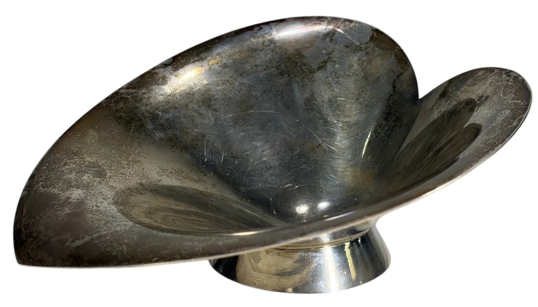 Tiffany Sterling Silver Heart Form Bowl Modernist: Tiffany & Co. Makers sterling silver heart-form bowl with a modernist sculptural design. Marked "Tiffany & Co. Makers Sterling Silver" and 467A. Weighs approximately 200 grams. Suitable for display