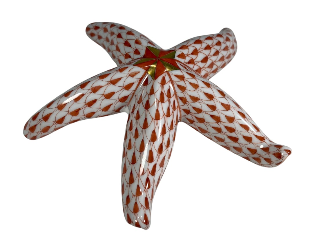 Herend Hungary Fishnet Starfish Porcelain Figure: Herend Hungary hand-painted porcelain starfish decorated in the iconic fishnet pattern with rust/orange scales and gilt accents at the center. Marked on the underside with the Herend blue backstamp, m