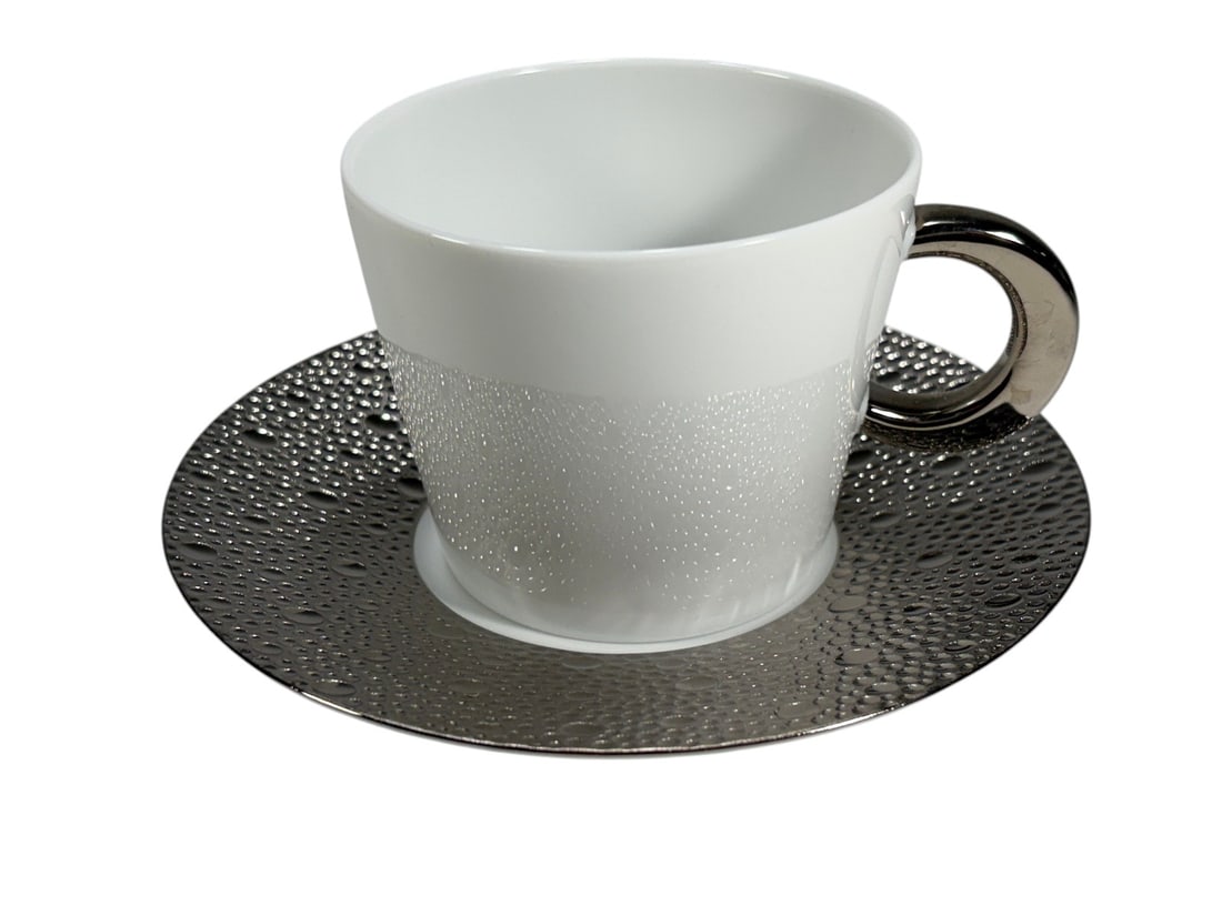 Bernardaud Ecume Platine Cups & Saucers 24pc LOT: Lot of twelve Bernardaud Limoges "Ecume Platine" porcelain cups with matching saucers, France. Each cup features a textured white exterior with a platinum handle, while each saucer displays the collec