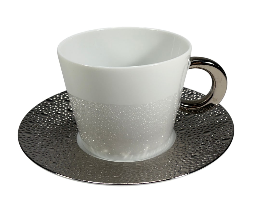 Bernardaud Ecume Platine Cups & Saucers 16pc LOT: Lot of eigth Bernardaud Limoges "Ecume Platine" porcelain cups with matching saucers, France. Each cup features a textured white exterior with a platinum handle, while each saucer displays the collect