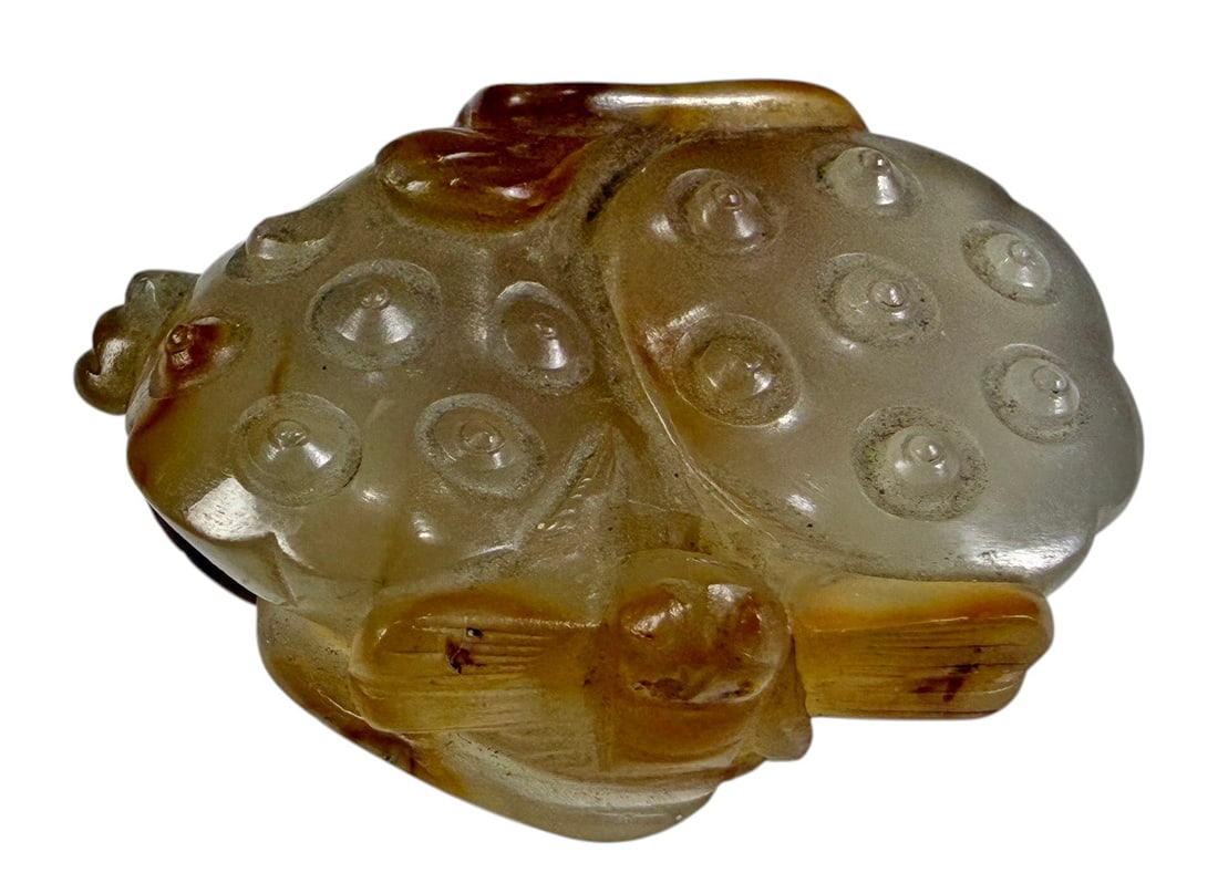 Chinese Agate Lotus Pod Carving Qing Style Figure: Chinese carved agate figure depicting a pair of lotus seed pods with lotus leaves and stems in high relief. The translucent stone displays warm honey, amber, and pale gray tones with natural color ban