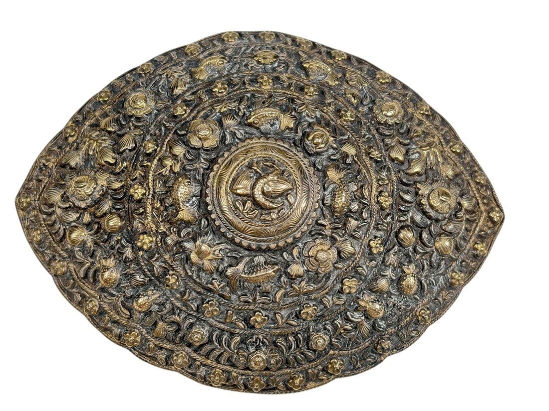Low-Grade Silver Repousse Floral Fish Belt Buckle (1 of 5)