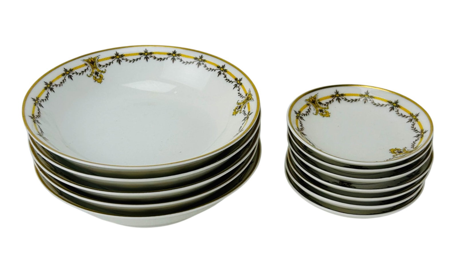 Haviland Limoges Porcelain Butter Pat & Fruit Bowl: Haviland & Co. Limoges France porcelain table ware comprising seven individual butter pats and five fruit dessert bowls, toatl of twelve items. The white bodies feature gilt rims and handles with yell