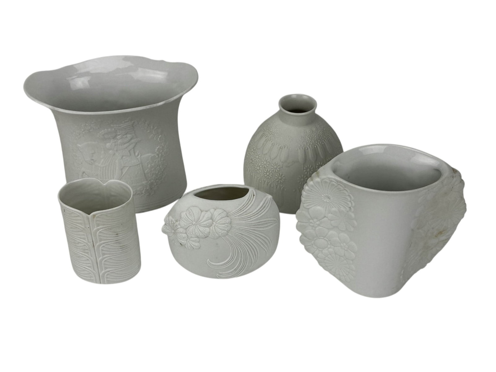 Rosenthal Kaiser Heinrich White Porcelain Vase LOT: Estate collection of five German white glazed porcelain vessels by Kaiser, Rosenthal Studio-Line, and Heinrich Selb Bavaria. Assorted profiles comprise cylindrical, rounded, square, and flared shapes 