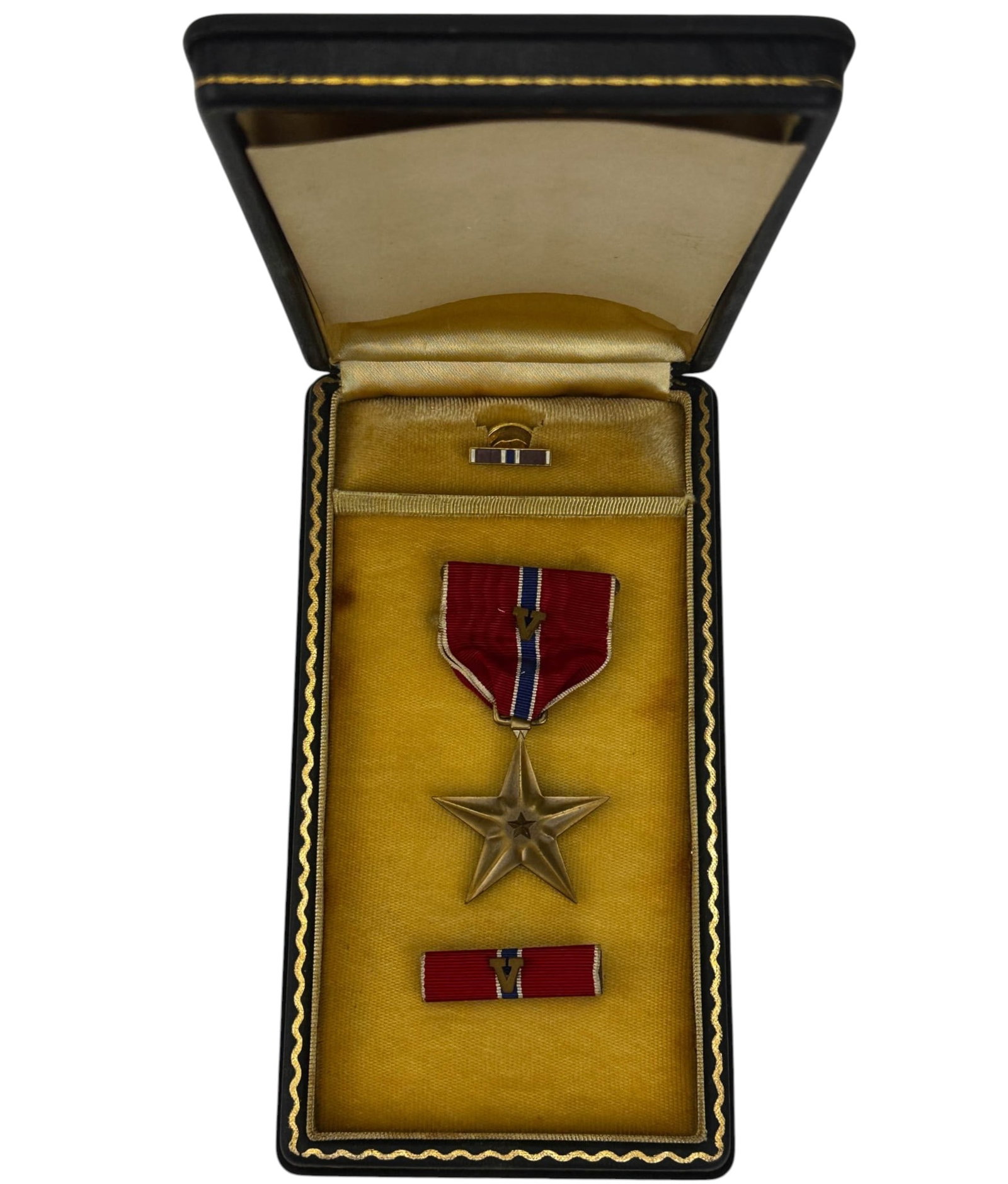 WWII Bronze Star Medal Valor Set Presentation Box: World War II United States Bronze Star Medal set comprising a bronze star suspension medal, ribbon bar, and lapel pin, housed in a fitted black presentation case marked Bronze Star Medal. Medal fitted