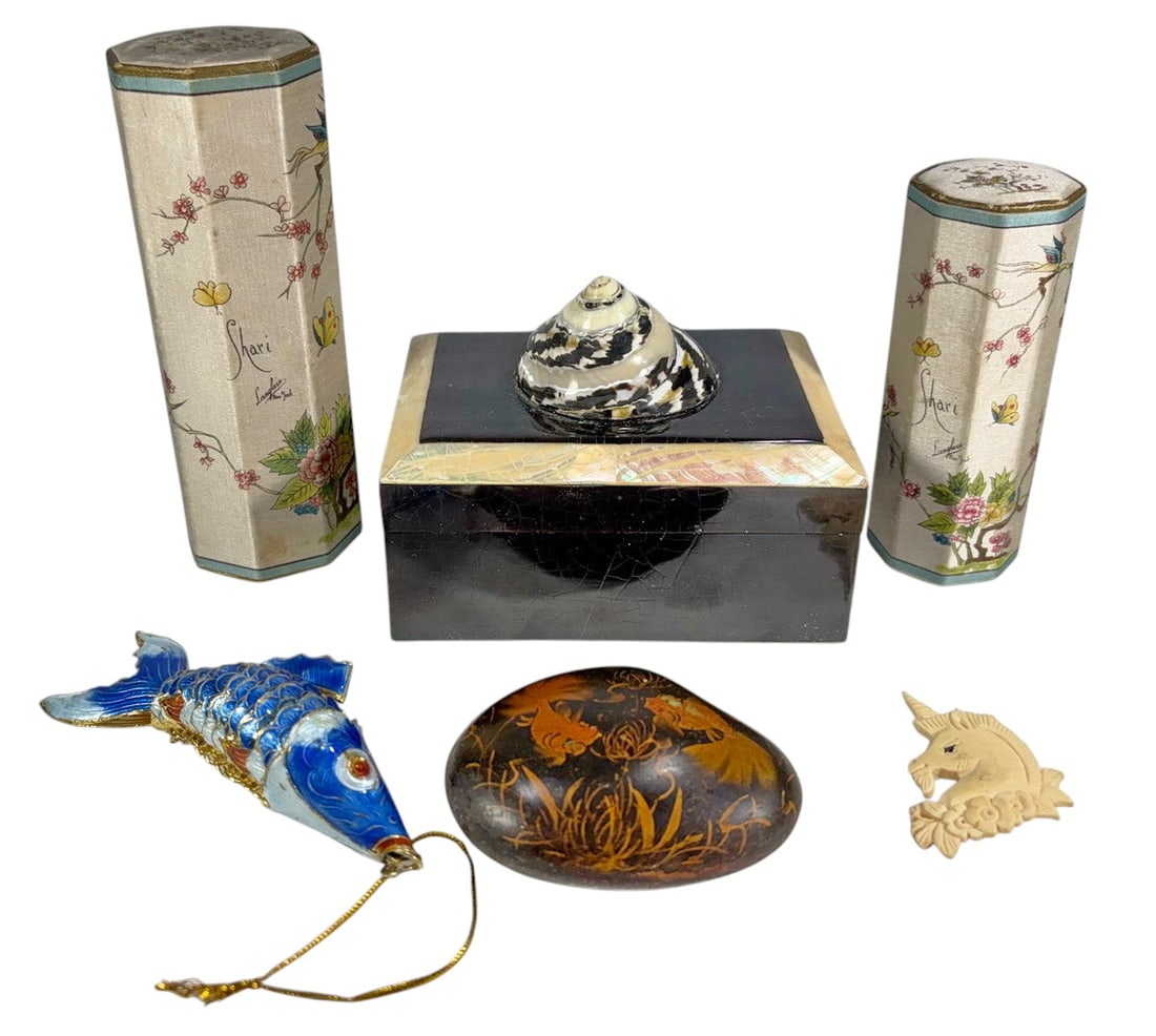 Mix Asian Decorative Objects & Accessories 6pc LOT: Six-piece LOT of assorted Asian decorative objects and accessories, including a lacquered box with a shell-form finial on the lid, an articulated metal fish decorated with multicolor enamel, a