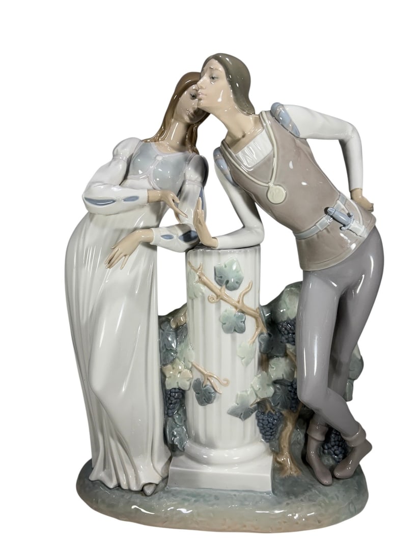 Lladro Spain Romeo & Juliet Porcelain Figurine (1 of 7)