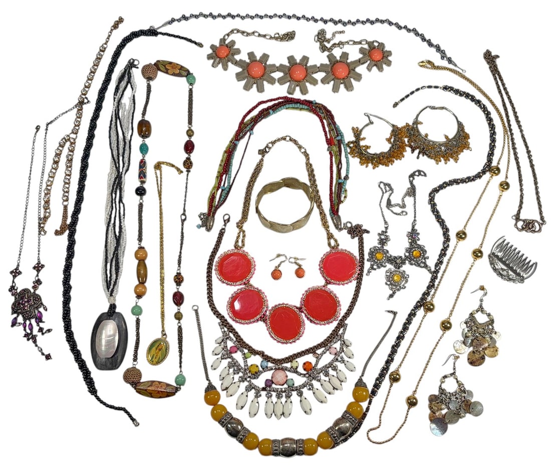 Napier & Assorted Costume Jewelry 24pc LOT: Assorted 24-piece costume jewelry lot comprising necklaces, bracelets, earrings, chains, and other accessories in a variety of styles and materials, including a signed Napier piece. The group features