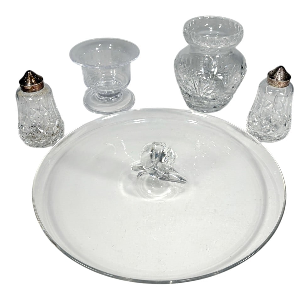 Steuben Simon Pearce Glass 5pc LOT: A five-piece group of clear glass and crystal comprising a signed Steuben crystal loop center-handle canape/hors d'oeuvre tray, a signed Simon Pearce pedestal bowl, two unmarked cut glass salt shakers