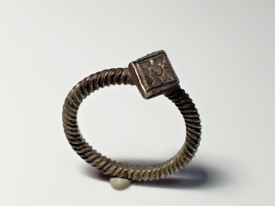 Medieval Silver Ring with Sun Symbol 13en,14en Century (1 of 2)