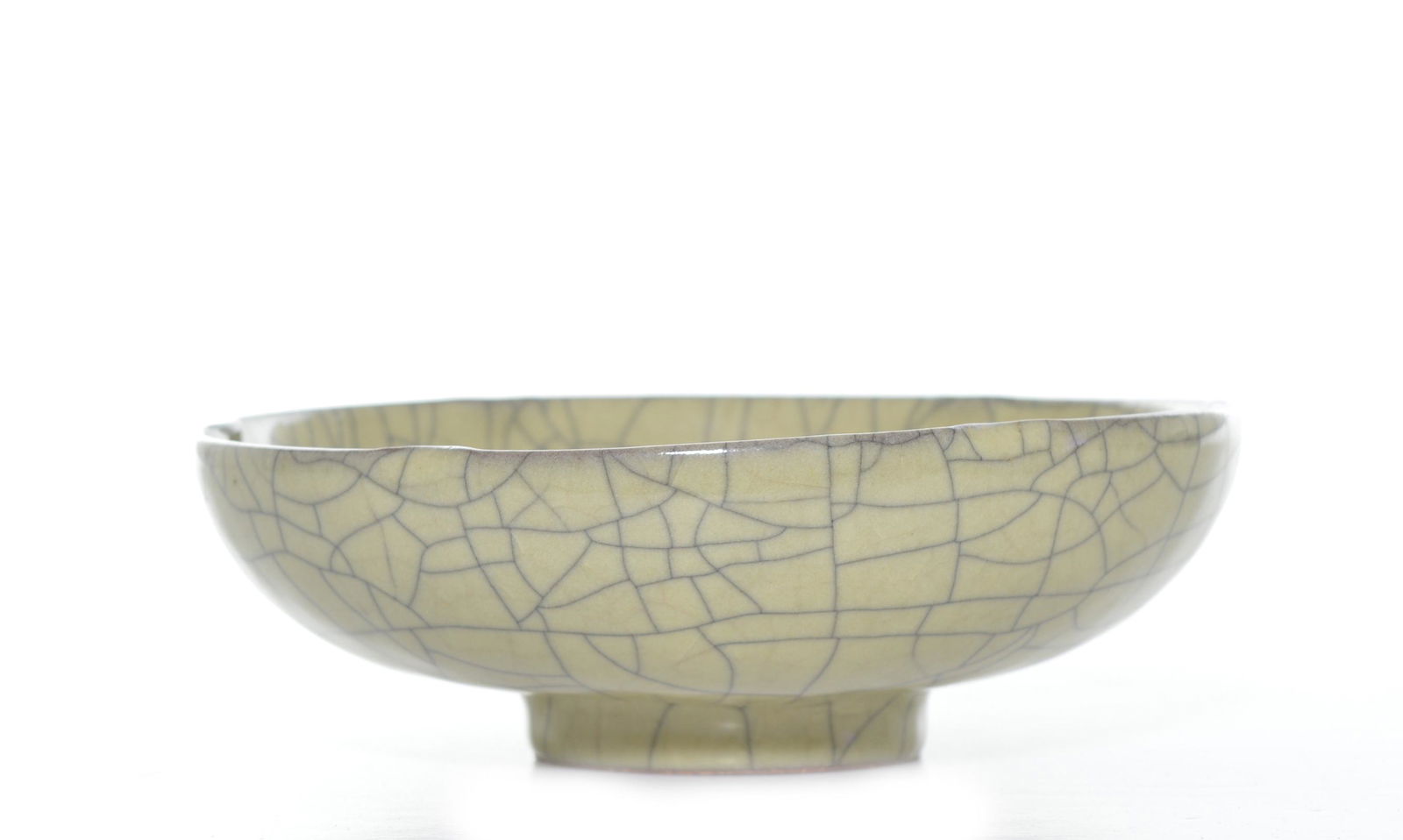 A Chinese Ge-Type Porcelain Bowl (1 of 7)