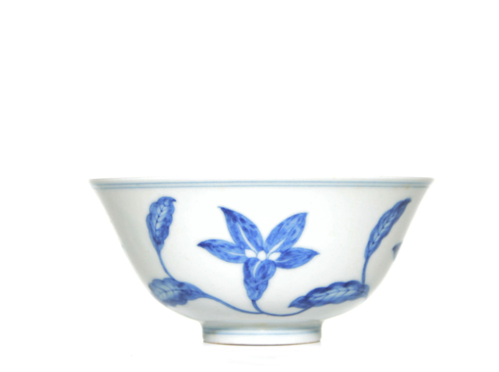 A Fine Chinese Blue and White 'Palace' Bowl (1 of 12)