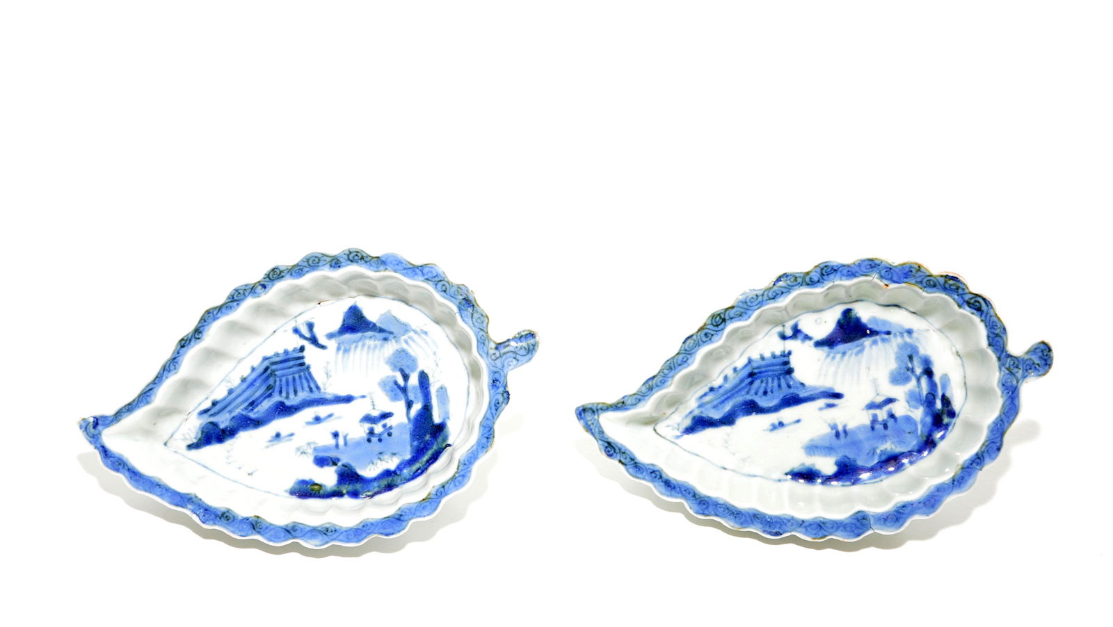 Pair of Chinese Blue and White 'Leaf' Dish (1 of 5)