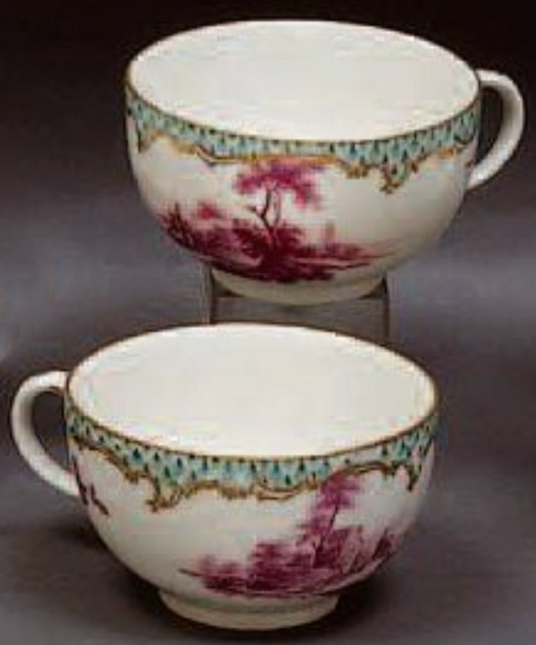 Pair of Porcelain Cups: D: 8 cm