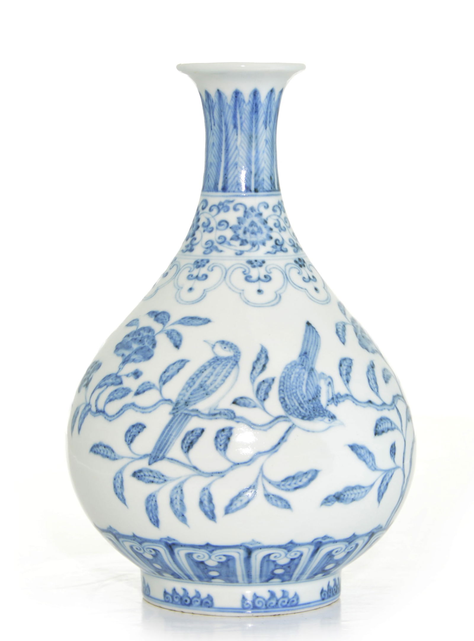A Fine Chinese Blue and White Vase (1 of 7)