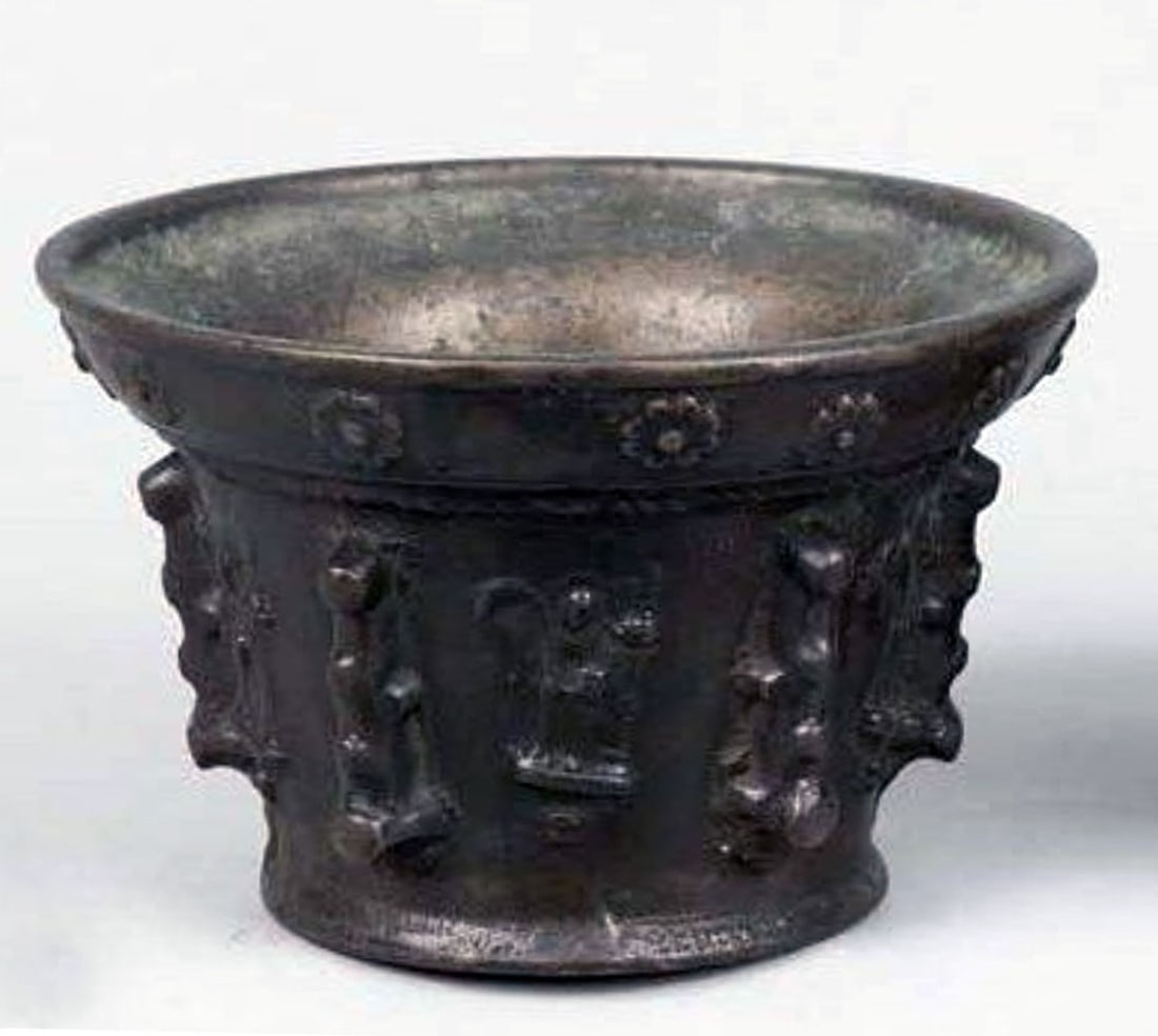 Bronzer Container: 19th century, engravings D: 15cm
