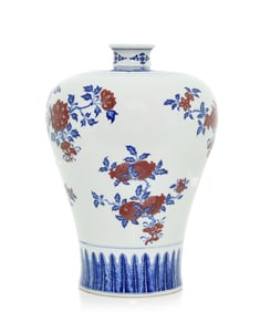 Very Fine Chinese blue and White 'Fruit' Vase