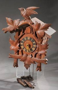 Wooden Clock: Cuckoo clock with foliage decoration and carved wooden bird. H: 45 cm.