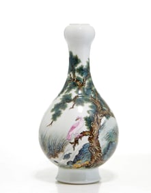 Chinese Famille Rose 'Eagle' Vase