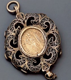 White Metal Pendant