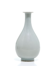 Fine Chinese 'Ru-Type' Vase