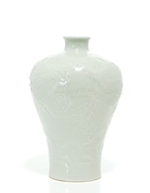 Very Fine Chinese Celadon 'Dragon' Vase