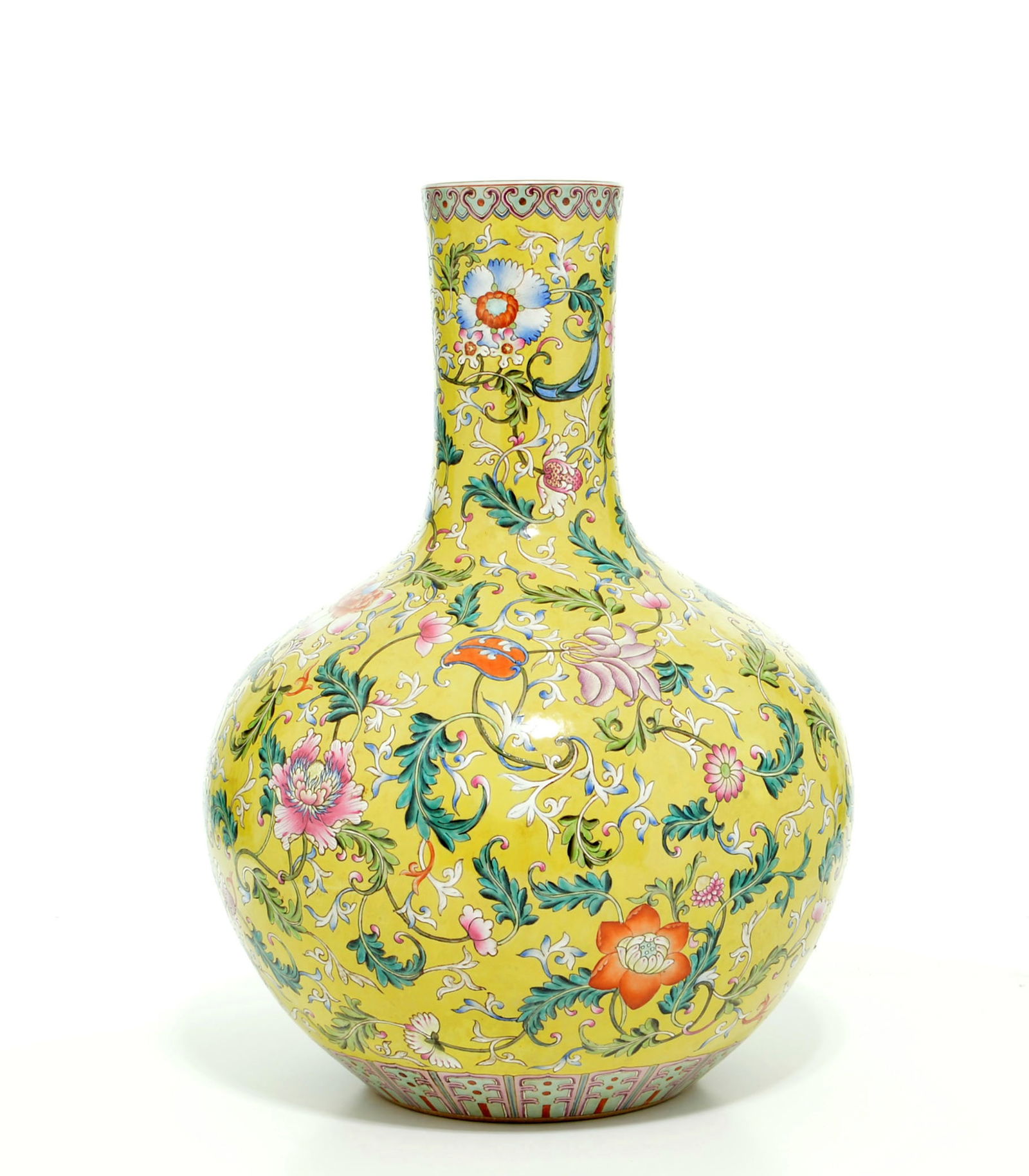 Large Chinese Yangcai-Style 'Floral' Vase (1 of 20)