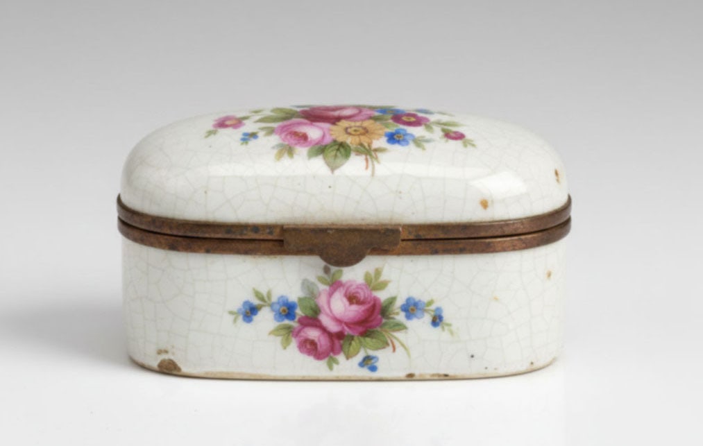 Porcelain Snuff Box (1 of 1)