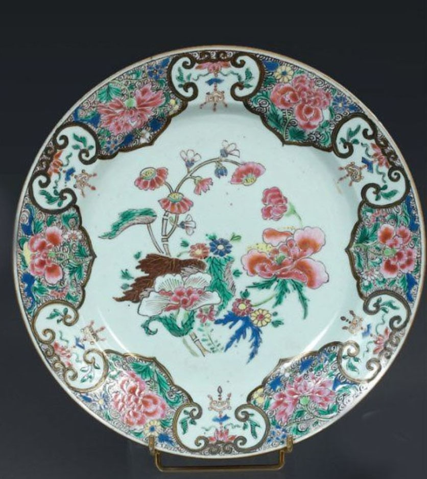 Famille Rose Plate: 18th centuryD: 21 cm