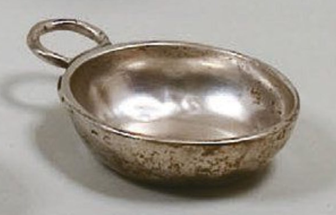 White Metal Cup: D: 5 cm