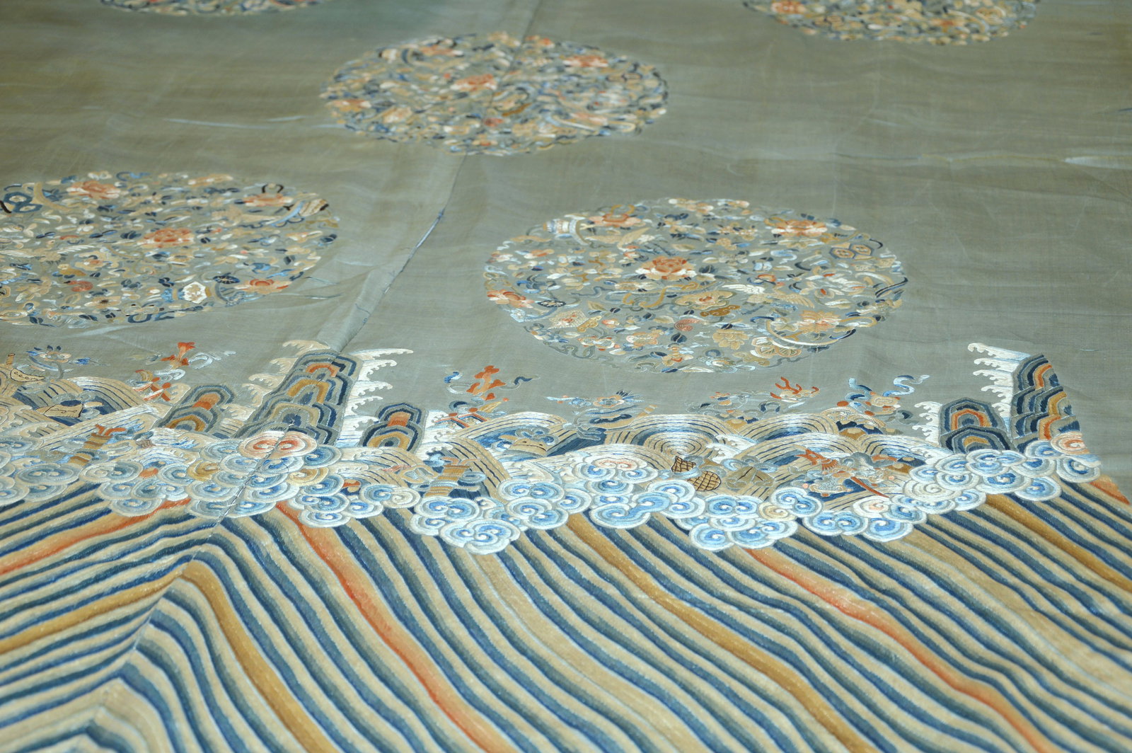 Fine Chinese Uncut Imperial Silk Court Robe - 15