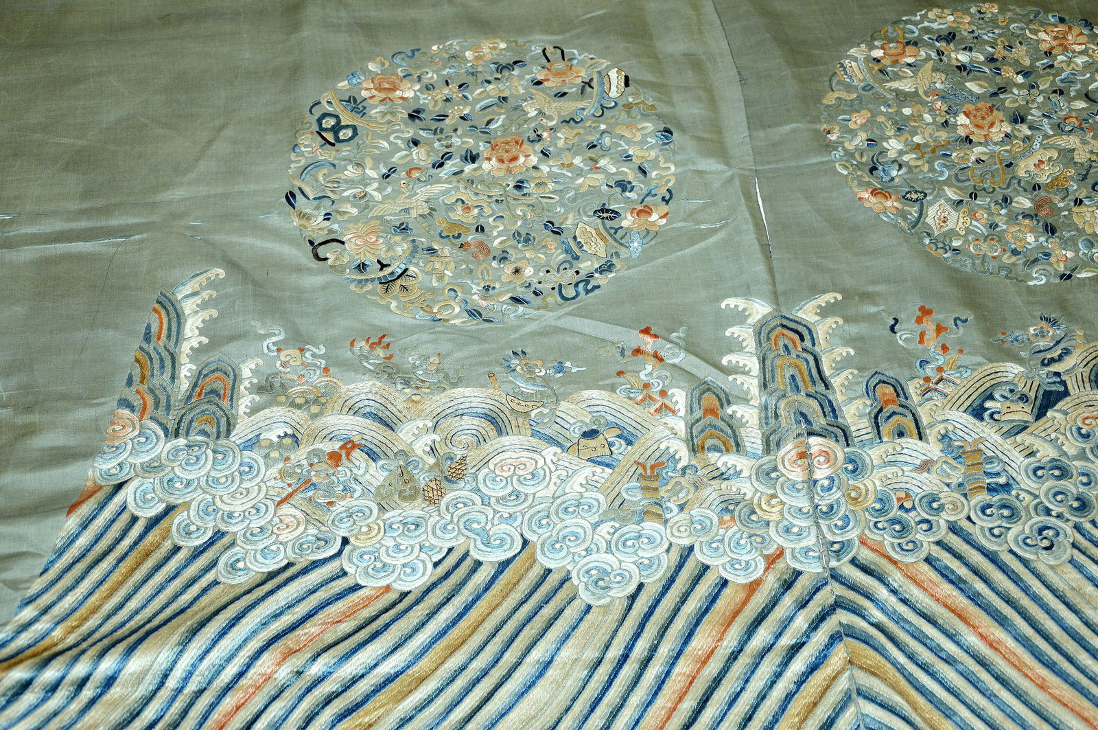 Fine Chinese Uncut Imperial Silk Court Robe - 2