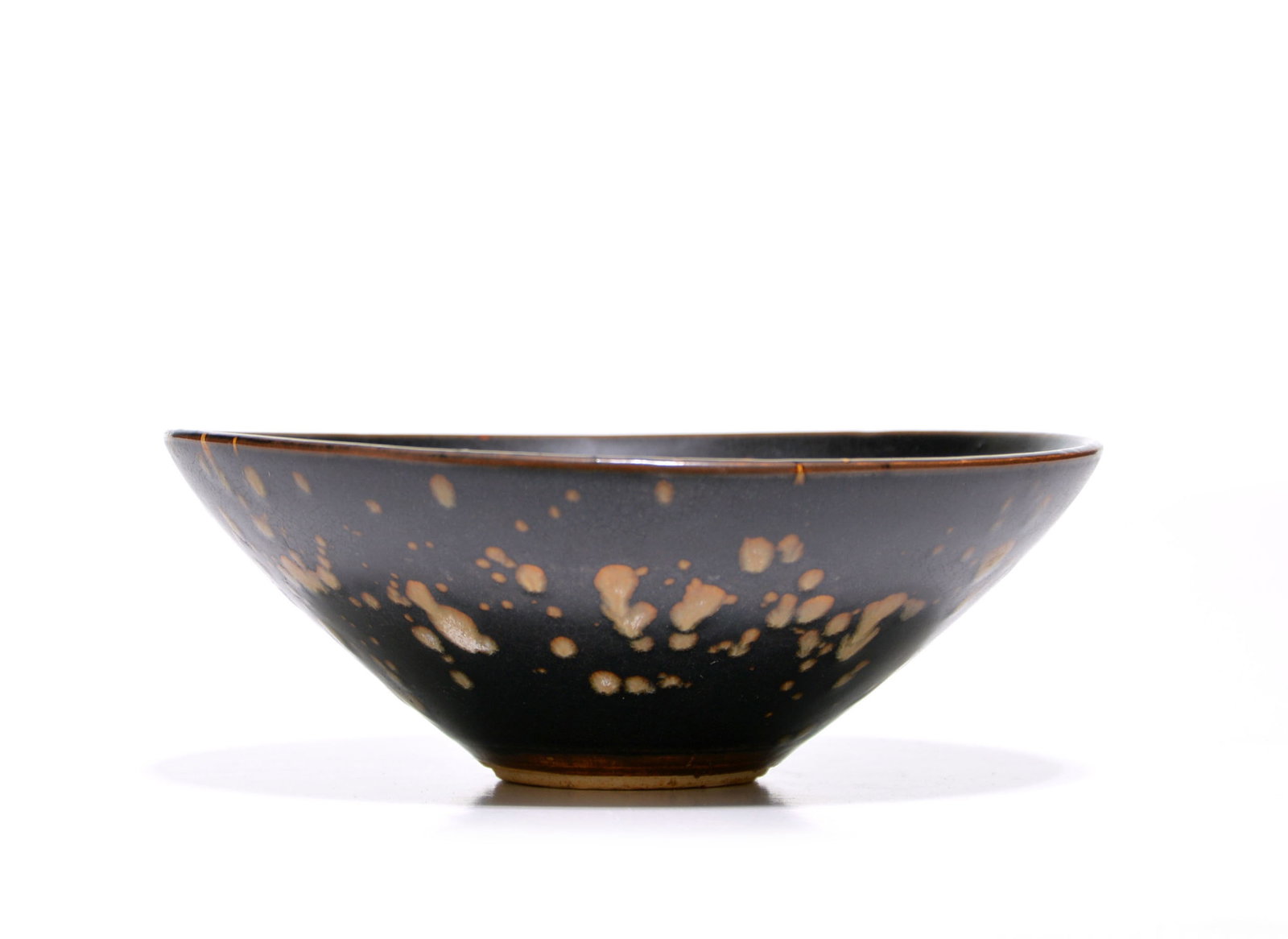 Chinese 'Tortoise-Shell' Glaze Bowl: Bowl of elegant conical form is potted with flared sides rising from a petite foot to a refined rim. The exterior is dressed in a rich, dark glaze punctuated by fluid, ochre-toned splashes that