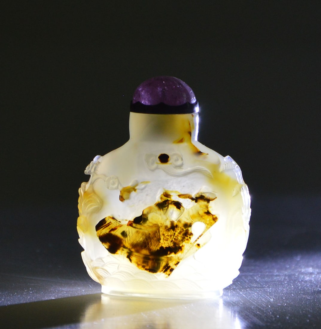 Chinese Carved Agate Snuff Bottle - 2