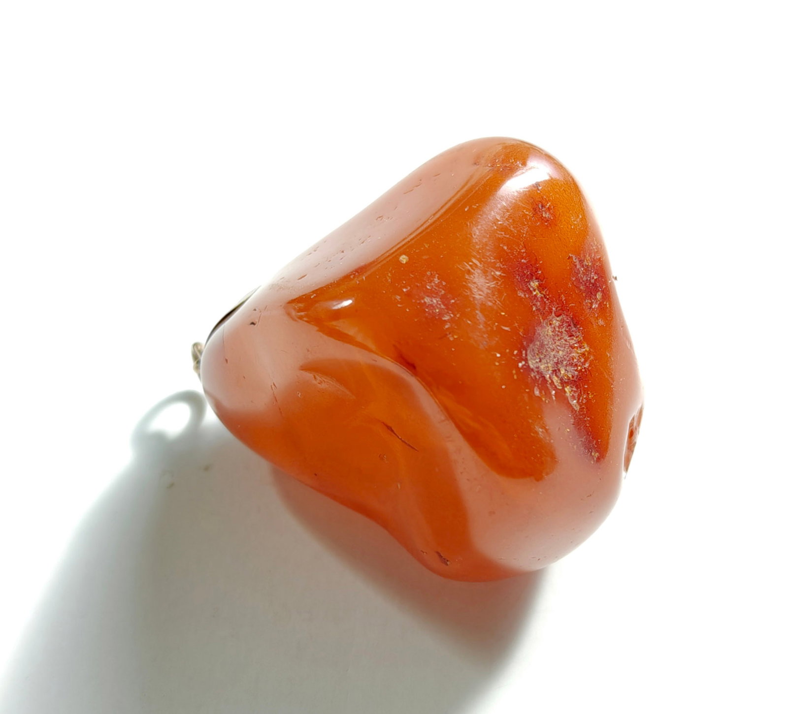 Chinese Amber Pendant: Qing dynasty. H: 5.5 cm, 2 1/2 in