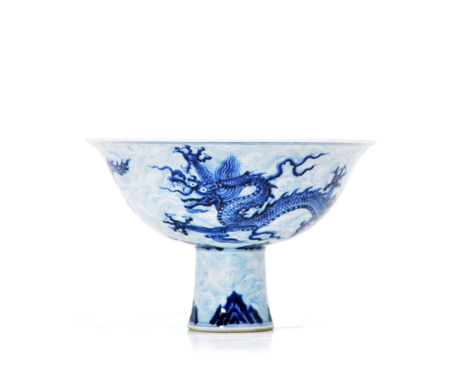Fine Chinese Blue And White 'Dragon Cup (1 of 18)