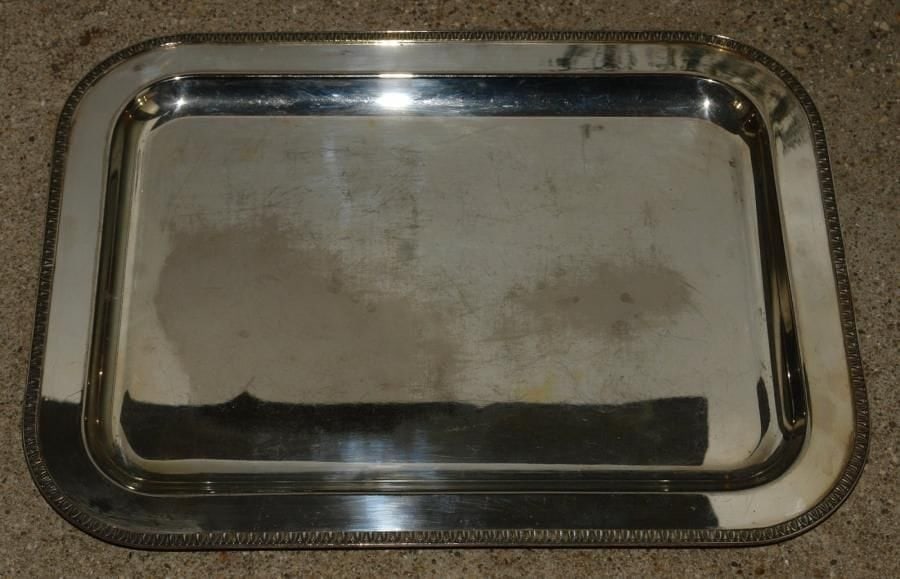White Metal Tray: 15 x 9 cm