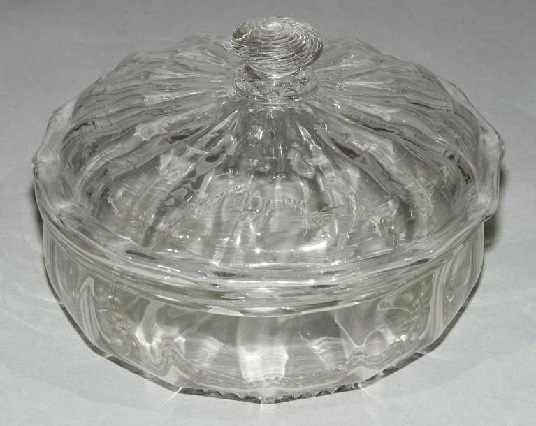 Lidded Glass Box: 19th century, hall mark on base, D: 18 cm