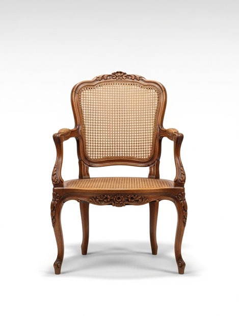 Walnut Chair: H: 82 cm