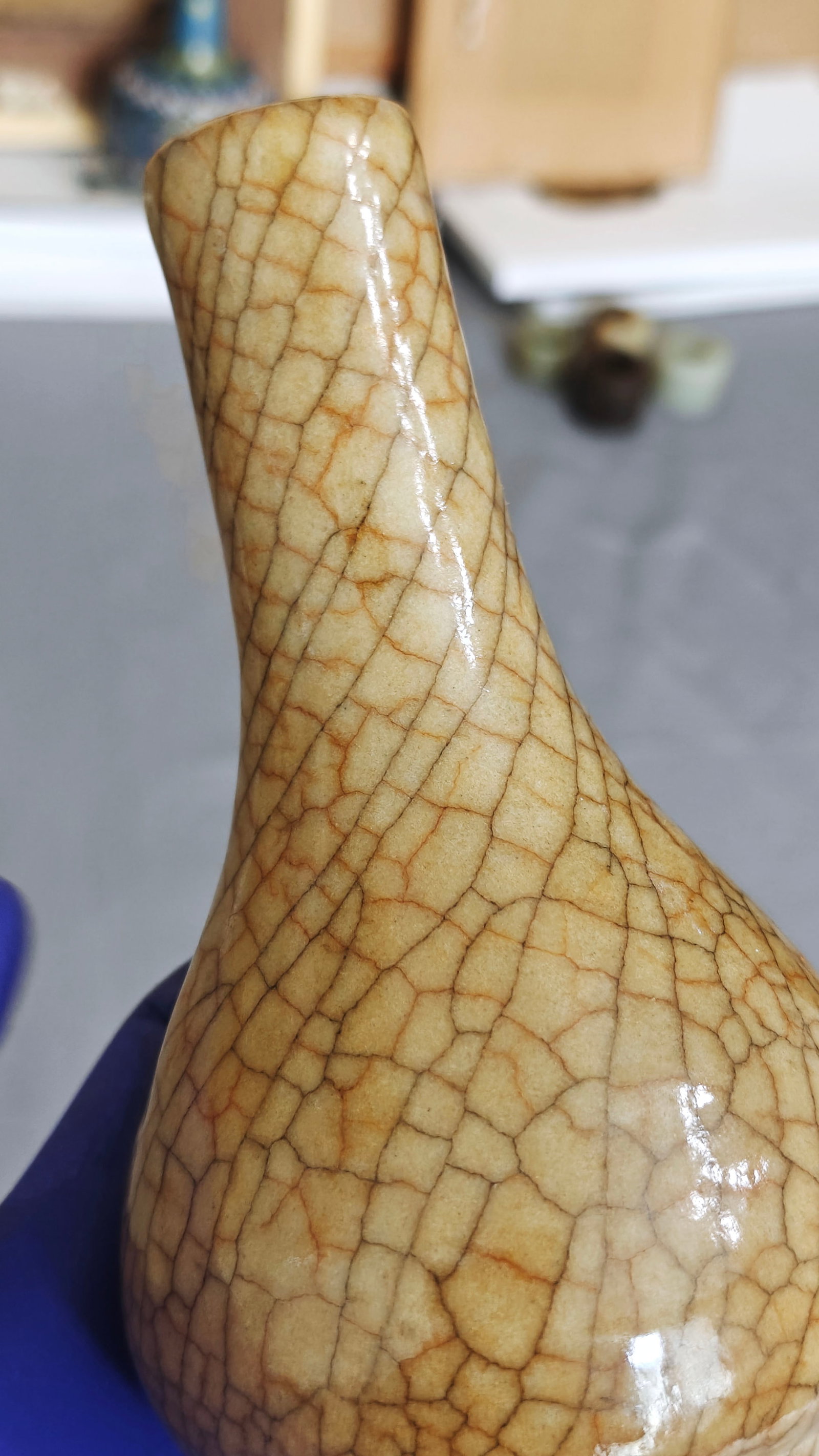 Fine Chinese Ge-Type Crackle-Glazed Vase - 11