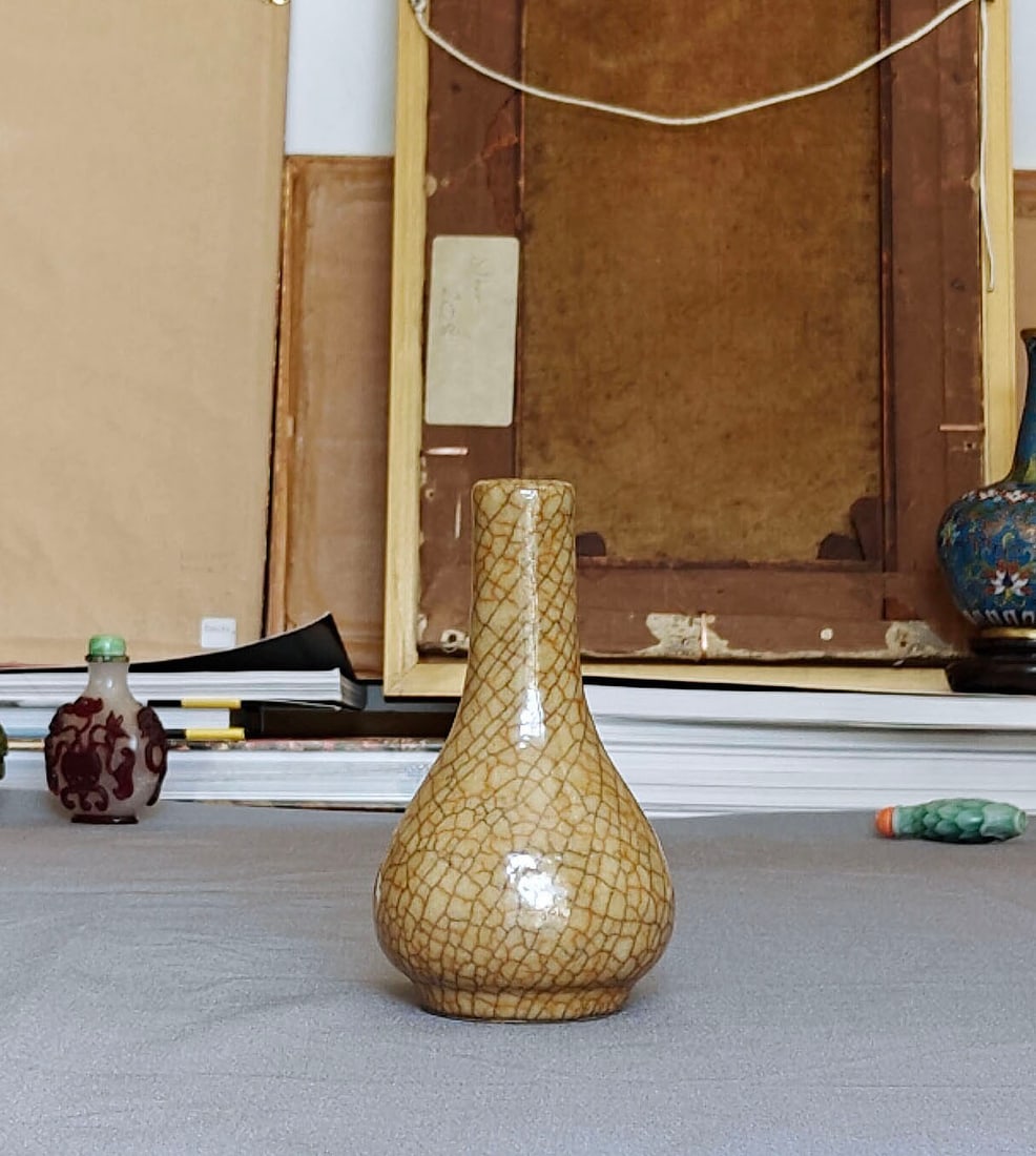 Fine Chinese Ge-Type Crackle-Glazed Vase - 7