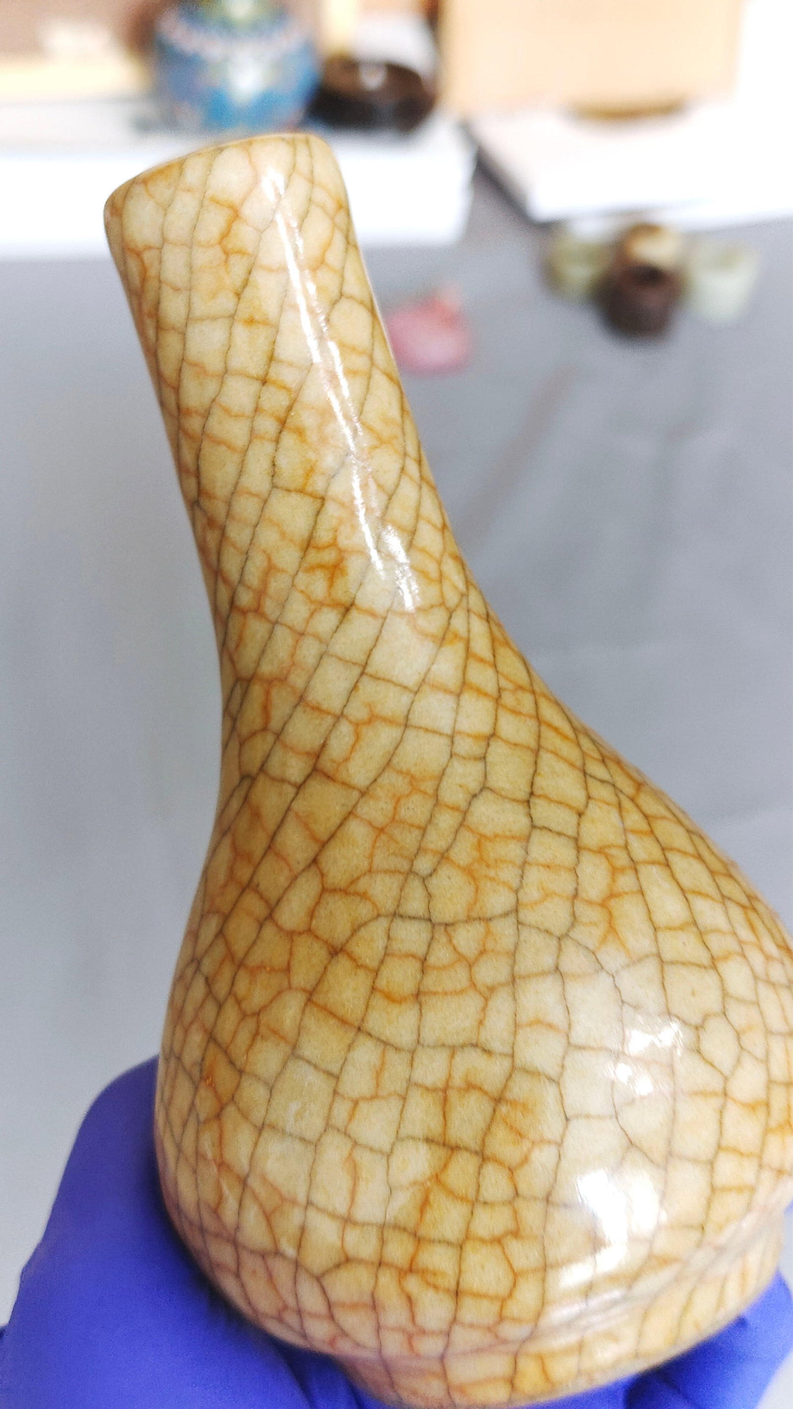 Fine Chinese Ge-Type Crackle-Glazed Vase - 8