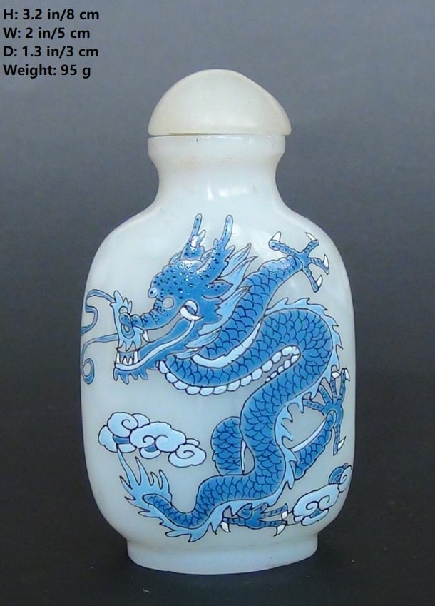 CHINESE ANTIQUE SNUFF BOTTLE MARKED GU YUE XUAN: THIS ITEM H: 3.2 in/8 cm W: 2 in/5 cm D: 1.3 in/3 cm Weight: 95 g. FEATURES 1. Old painted hand carved dragons and marked Gu Yue Xuan. 2. GU YUE XUAN built during the Kang Xi years of the Qing Dynasty