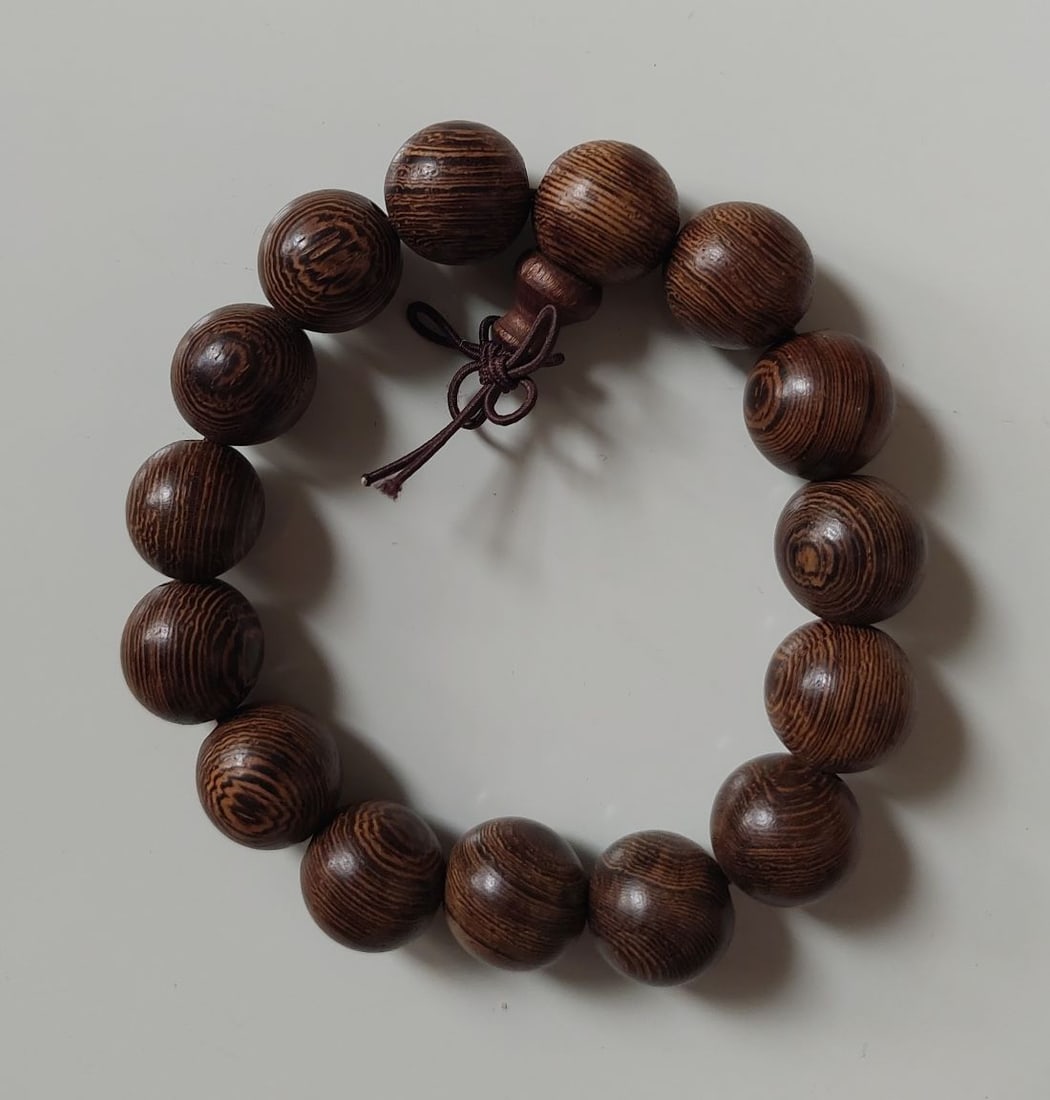 A WOODEN BEAD HAND STRING (1 of 2)