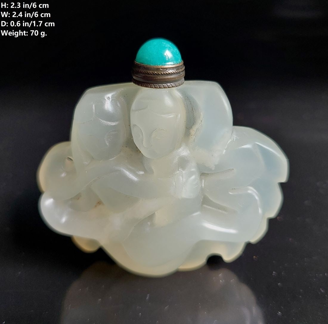 CHINESE ANTIQUE AGATE LOVING SNUFF BOTTLE: THIS ITEM H: 2.3 in/6 cm W: 2.4 in/6 cm D: 0.6 in/1.7 cm Weight: 70 g. FEATURES 1. Natural Agate. 2. Symbolizes love.