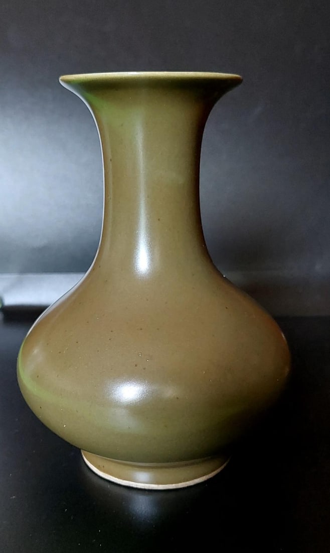 CHINESE ANTIQUE GREEN TEA GLAZE VASE (1 of 11)